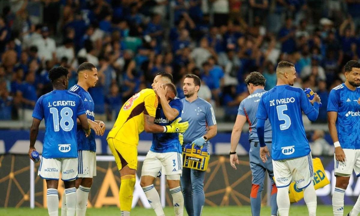 No Mineirão, Cruzeiro faz a sua parte e vence o Botafogo por 3 a 2 na estreia do Campeonato Brasileiro -  (crédito: Alexandre Guzanshe/EM/D.A. Press)