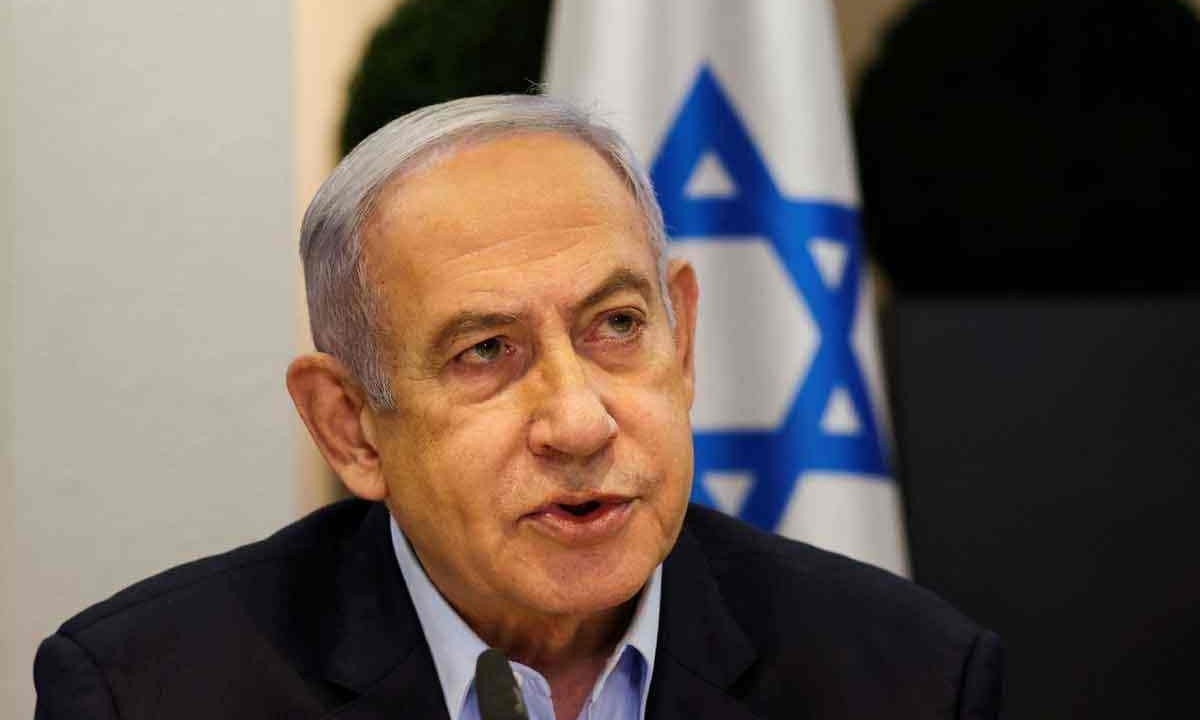 Netanyahu promete retaliação ao Irã após ataque de sábado -  (crédito: RONEN ZVULUN/AFP)