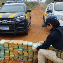 MG: caminhão bate e PRF encontra quase 200kg de cocaína escondidos - PRF