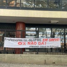 Greve na UFMG: professores vão decidir se aceitam reajuste do governo - Divulgação APUBH UFMG+