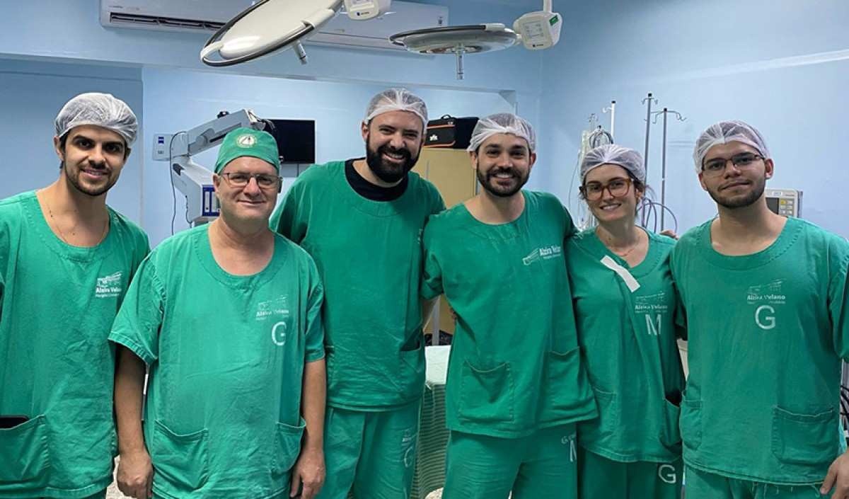 Dr Rafael Guimarães com equipe
 -  (crédito: Divulgação)