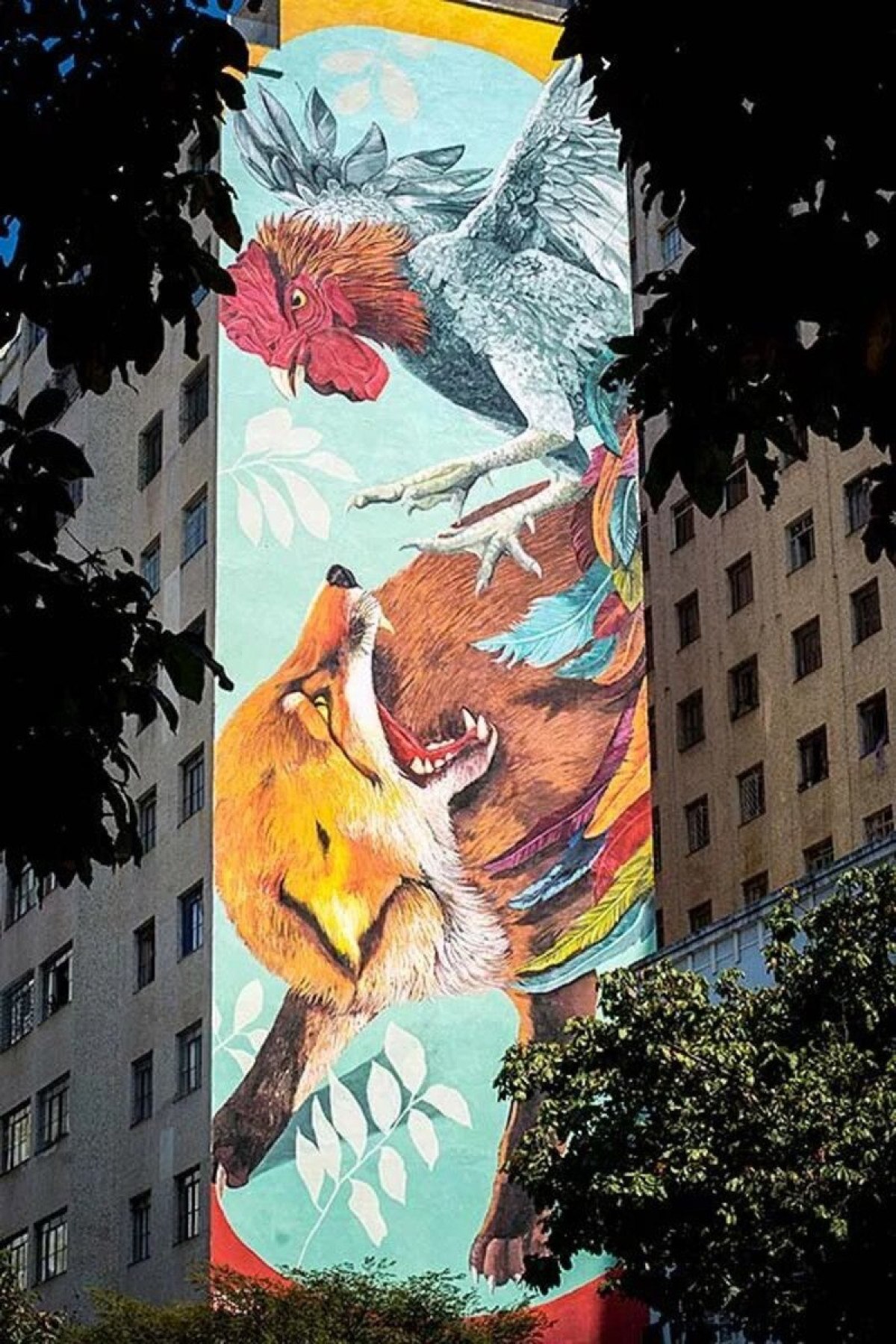 Mural "O Galo e a Raposa", de Thiago Mazza, recém pintado em 2017