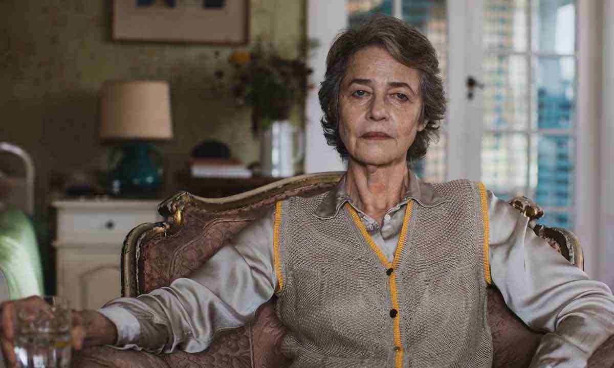 Charlotte Rampling exibe um autoritarismo charmoso em 'A matriarca'
