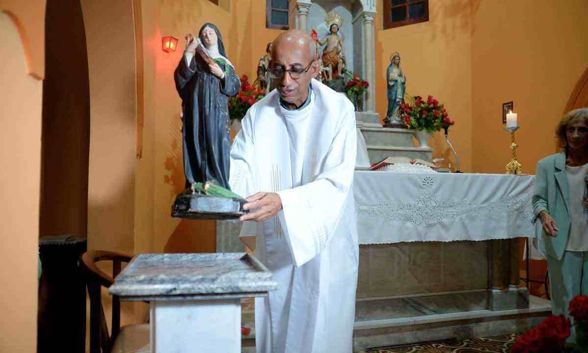 Santa Luzia festeja volta de símbolos religiosos