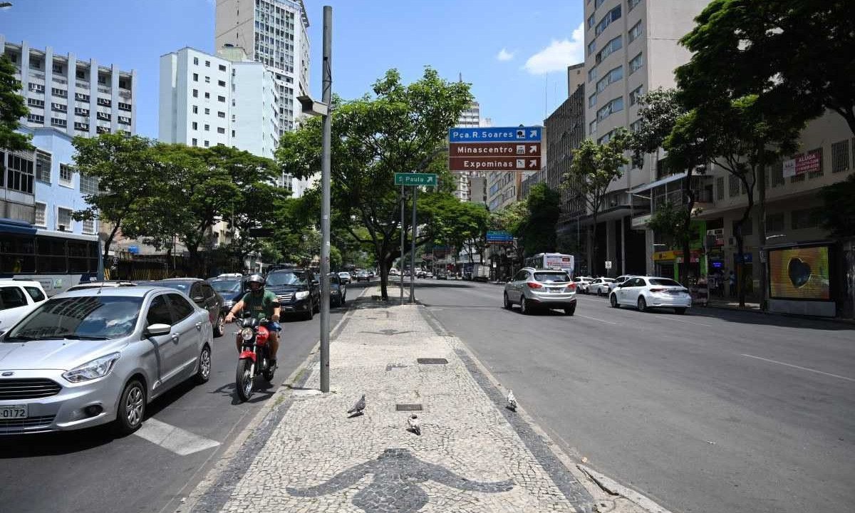 Obras da ciclovia na Afonso Pena seguirão paralisadas até conclusão de ação contra prefeitura de BH -  (crédito: Leandro Couri/EM/D.A.Press)