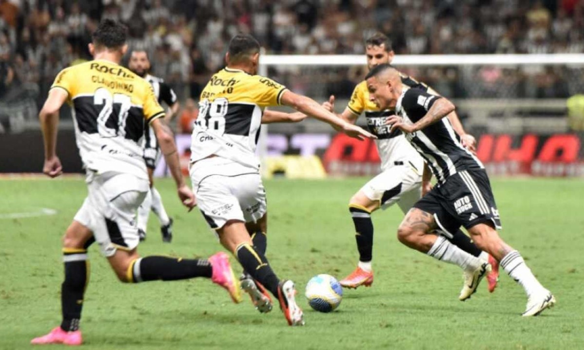 Guilherme Arana entrou na vaga de Rubens durante duelo entre Atlético e Criciúma - (crédito: Ramon Lisboa/EM/D.A Press)