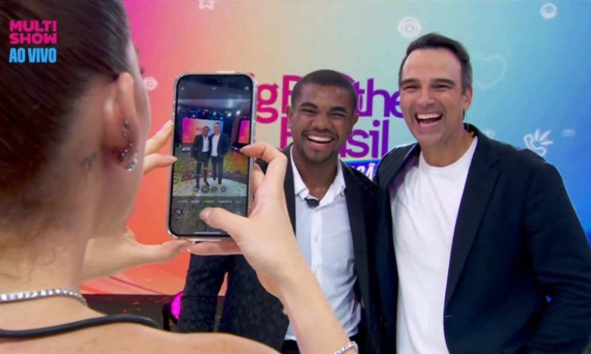 Davi e Tadeu Schmidt tiraram fotos após anúncio do vencedor -  (crédito: Multishow)