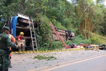Governo investiga empresa responsável por ônibus que tombou e matou sete