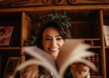 Larissa Cruvinel, natural de Uberlândia, autora do livro 