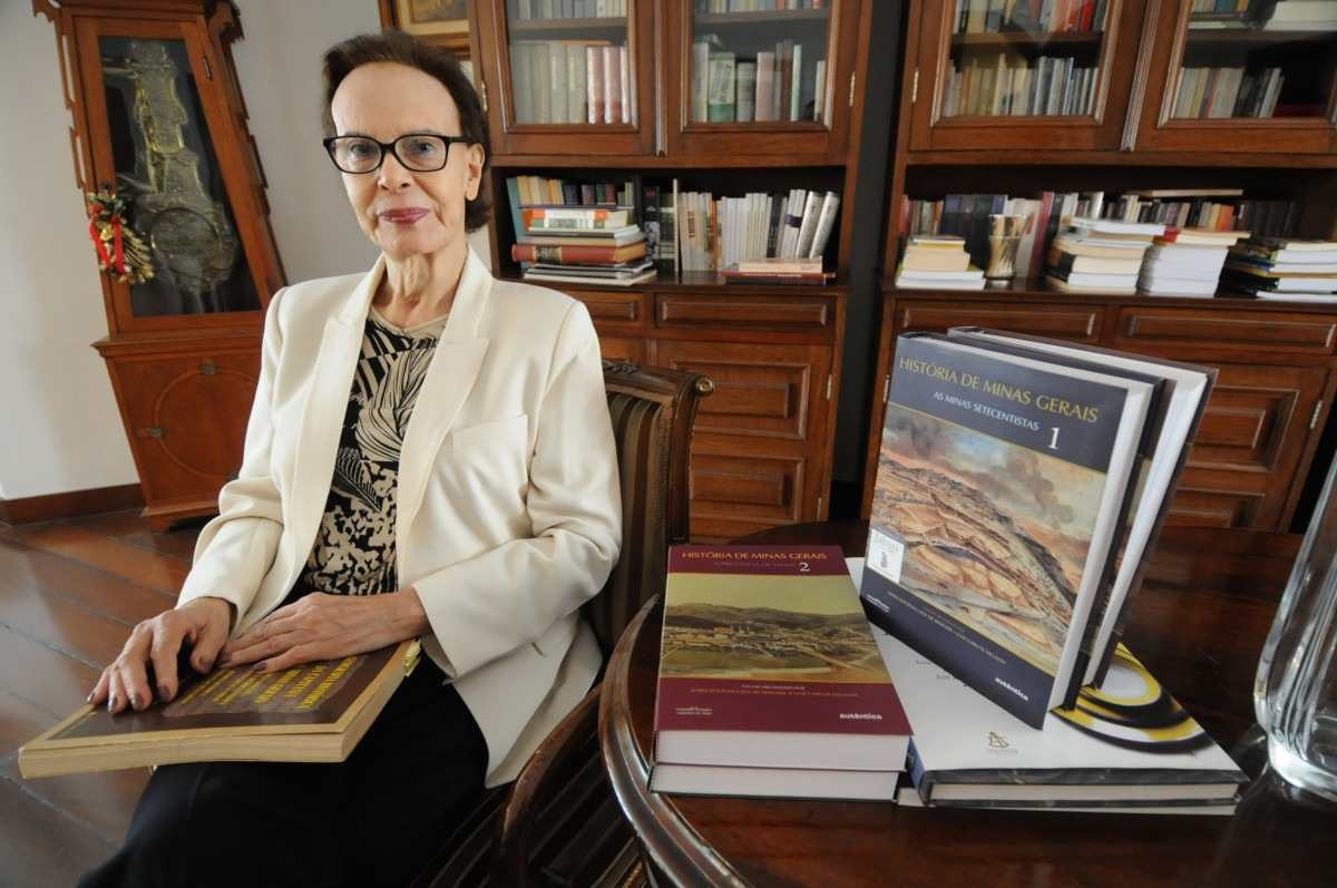 Morre Maria Efigênia Lage, historiadora mineira ganhadora do prêmio Jabuti
