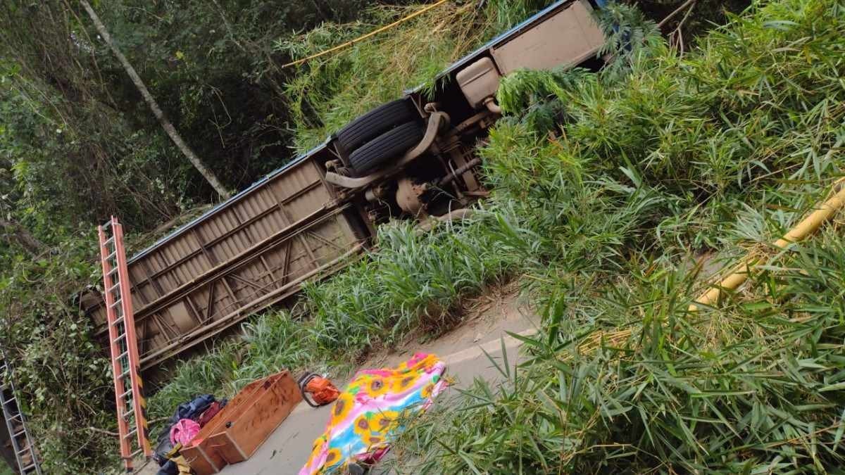 Sete pessoas morrem em acidente com ônibus em rodovia em Minas