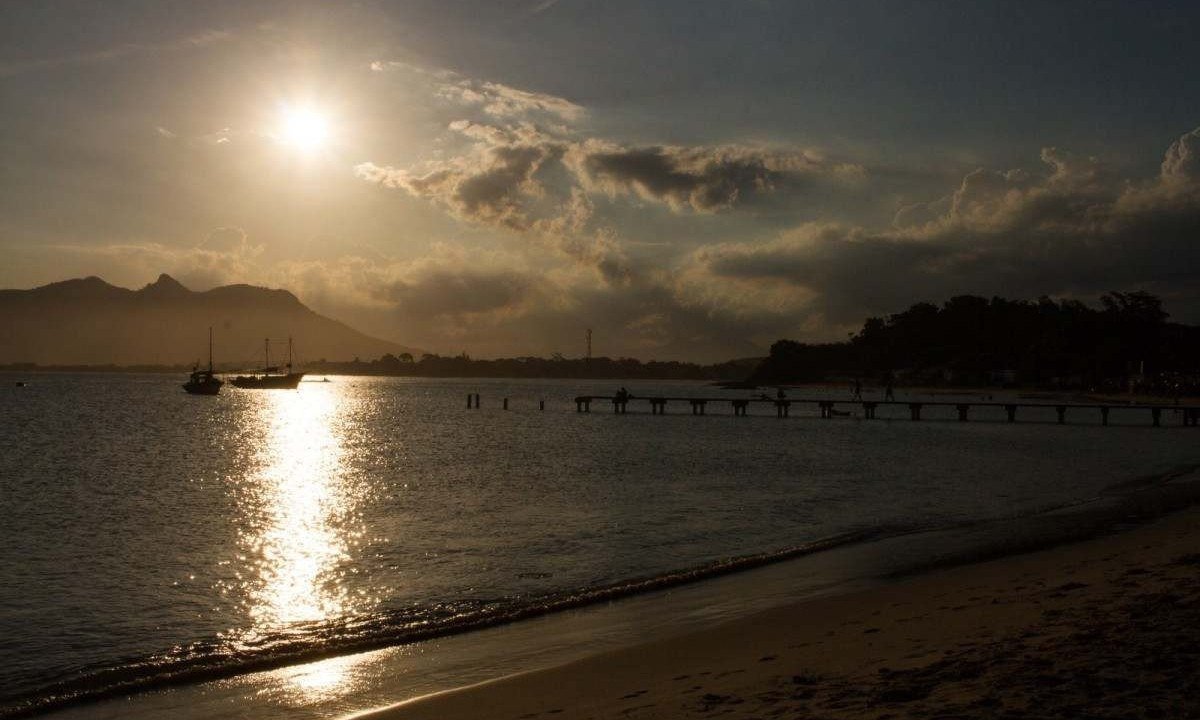 Relaxe diante do pôr do Sol visto da Praia Boca da Barra
 -  (crédito:  Thiago Freitas/Mtur )