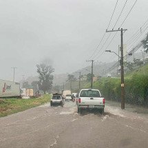 BH: Chuva forte inunda pistas do Anel Rodoviário - Ramon Vieira/EM