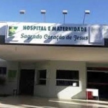 Paciente engole colher mas foge do hospital antes de ser operado - Redes sociais