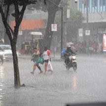 BH: chuvas devem persistir até esta sexta-feira (19/4) - Túlio Santos/EM/D.A Press