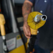 Petrobras segura preços da gasolina, mas conta deverá chegar - LEANDRO COURI/EM/D.A PRESS