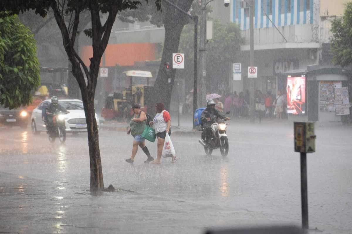 Chuvas extremamente fortes atingem regiões de Belo Horizonte