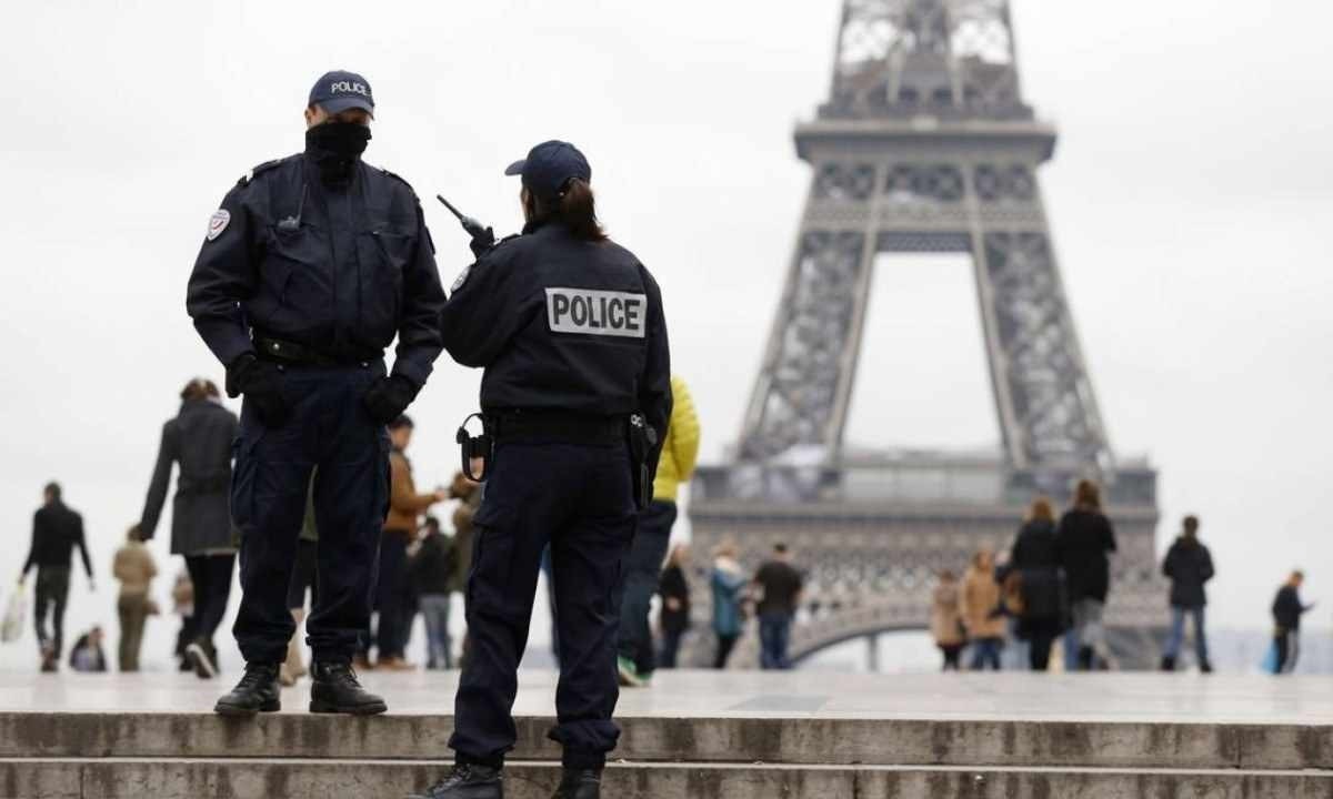 Polícia de Paris  -  (crédito: Thomas Samsom/AFP)