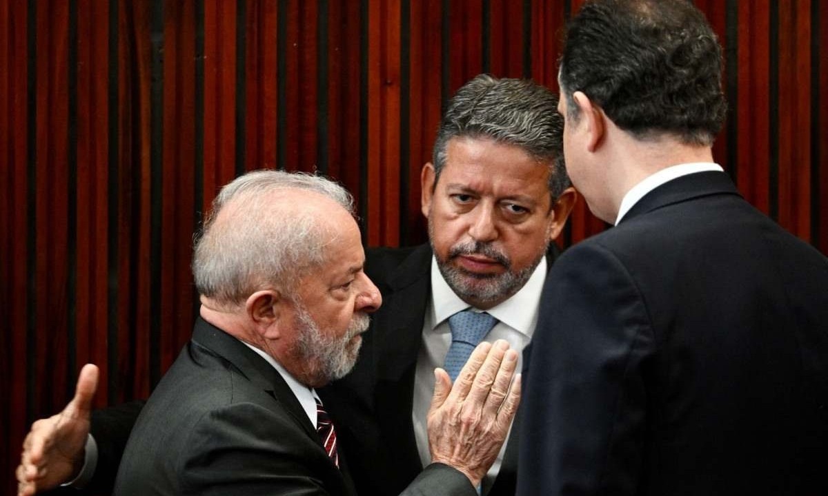 O presidente da Câmara dos Deputados, Arthur Lira, vem criticando membros do governo federal, principalmente o ministro Alexandre Padilha -  (crédito: EVARISTO SA / AFP)