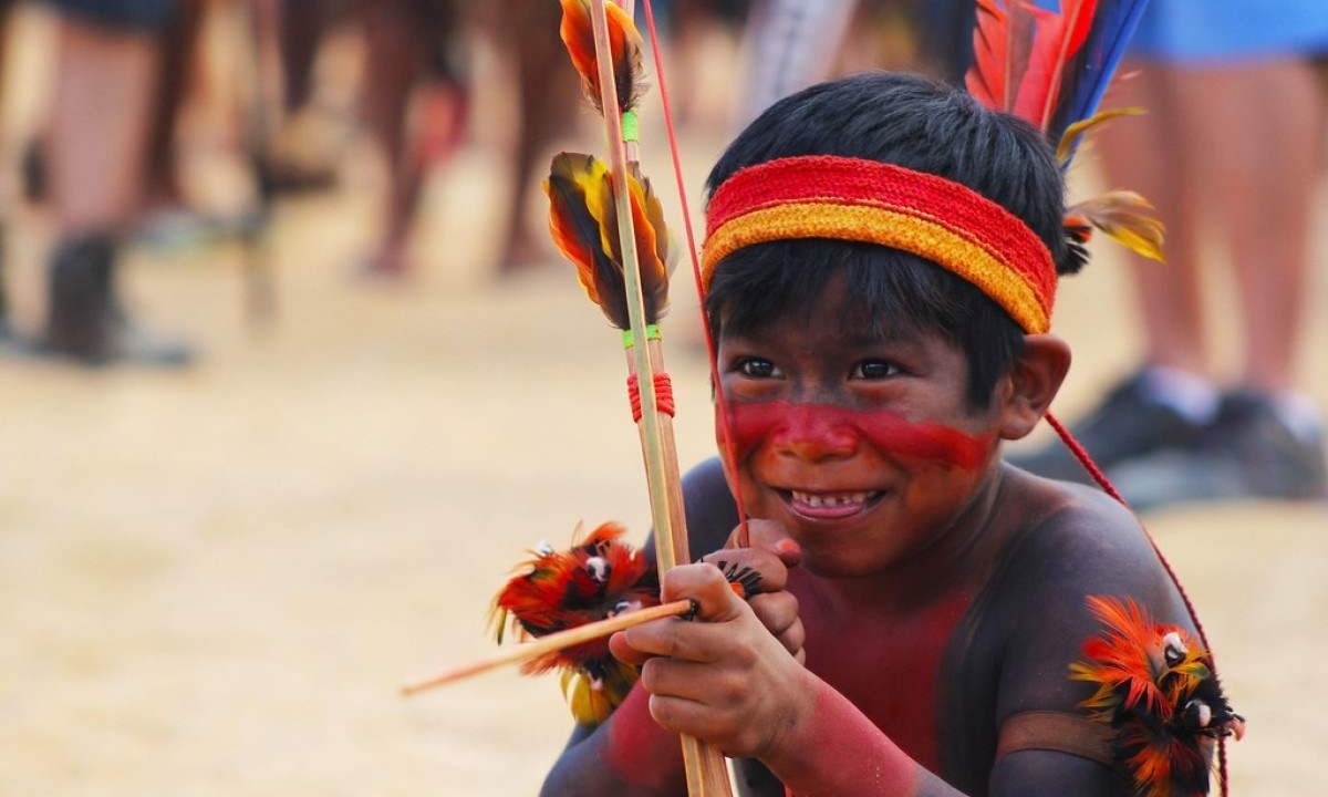 Criança empunha arco e flecha nos jogos mundiais dos povos indígenas, em 2015 -  (crédito: iago Zenero/PNUD Brasil)