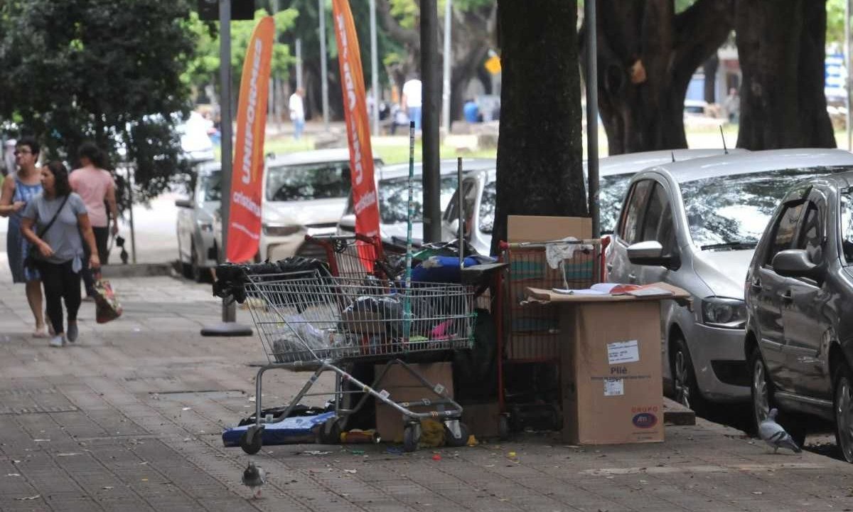 Mais de 2,5 milhões de pessoas aram a ter rendimentos acima de R$ 300 mensais devido a queda do desemprego, aumento de renda do trabalho e a programas como Bolsa Família -  (crédito: Gladyston Rodrigues/EM/D.A Press)