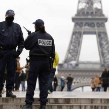 Homem entra com explosivo em consulado do Irã em Paris  - Thomas Samsom/AFP