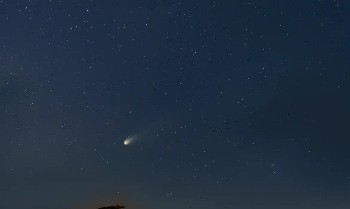 "Cometa do Diabo" ficará visível no Brasil neste domingo; veja horário -  (crédito: EBC)