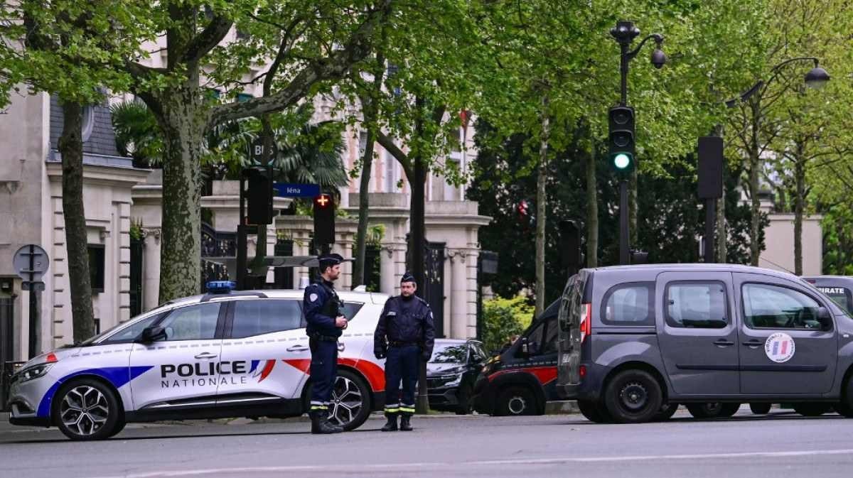 Homem é preso após invadir consulado do Irã em Paris e ameaçar se explodir