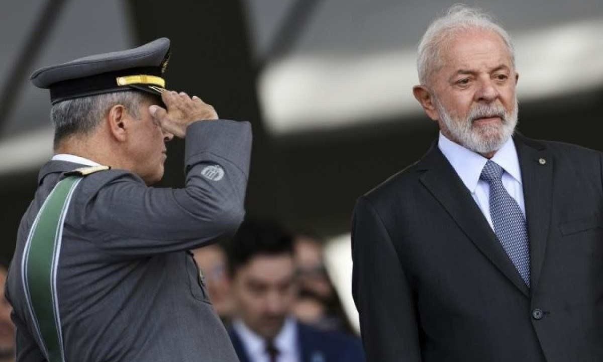 O general Tomás Paiva deixou claro o compromisso da força com os "ideais democráticos" e reforçou que a tropa é uma instituição de Estado, independentemente do matiz ideológico do governo -  (crédito: Marcelo Camargo/Agência Brasil)