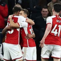 Arsenal derrota Wolverhampton e ultrapassa City na Premier League - No Ataque Internacional