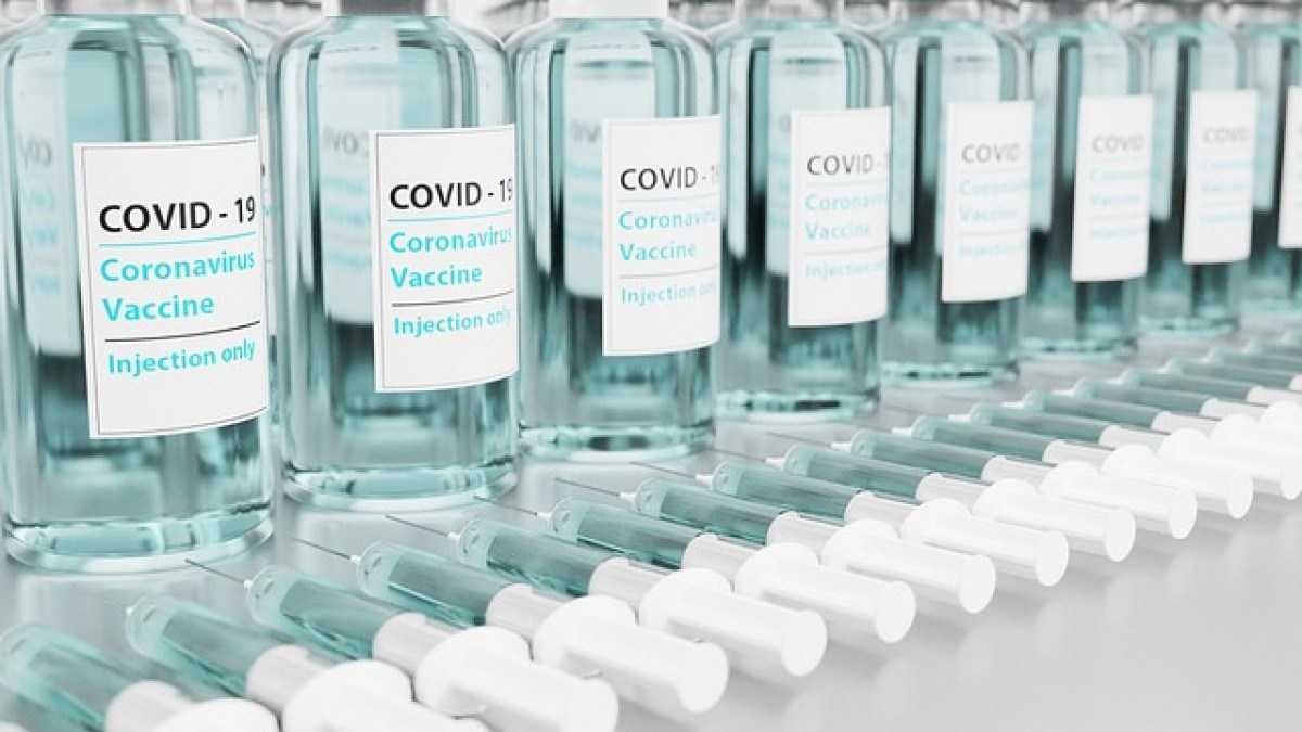 Vacina COVID: proteção fica vulnerável sem reforço, dizem especialistas