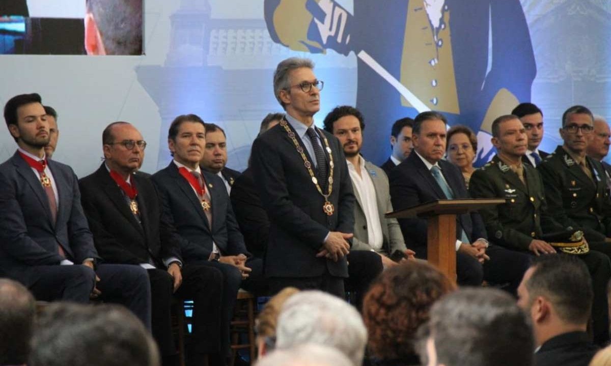 Governador Romeu Zema participa da entrega da Medalha da Inconfidência em Ouro Preto. Governador foi vaiado por parte do público -  (crédito: Jair Amaral/EM/D.A Press)