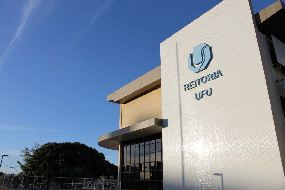 Universidade federal de MG pode ter processo seletivo especial para idosos