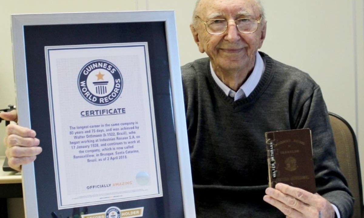 Conheça Walter Orthmann, brasileiro trabalha há 86 anos na mesma empresa