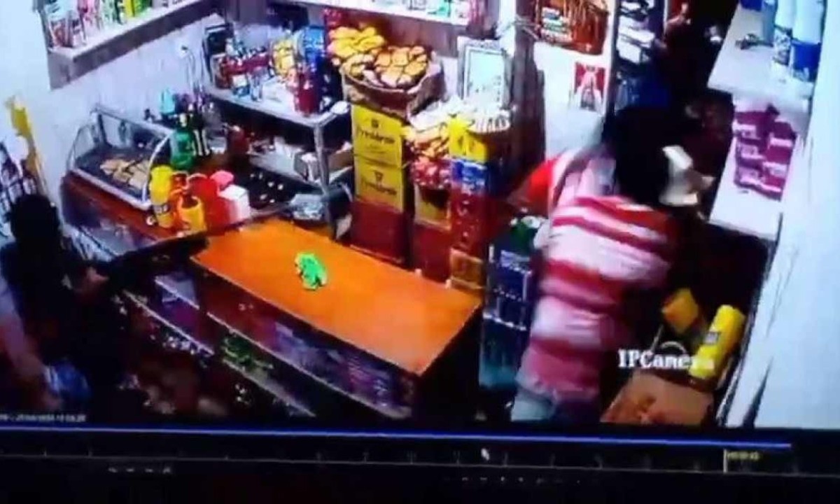 A ação foi registrada pela câmera de segurança do local. -  (crédito: Foto: divulgação câmera de segurança)