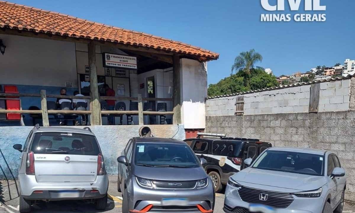 Carros dos suspeitos foram apreendidos -  (crédito: PCMG/Divulgação)