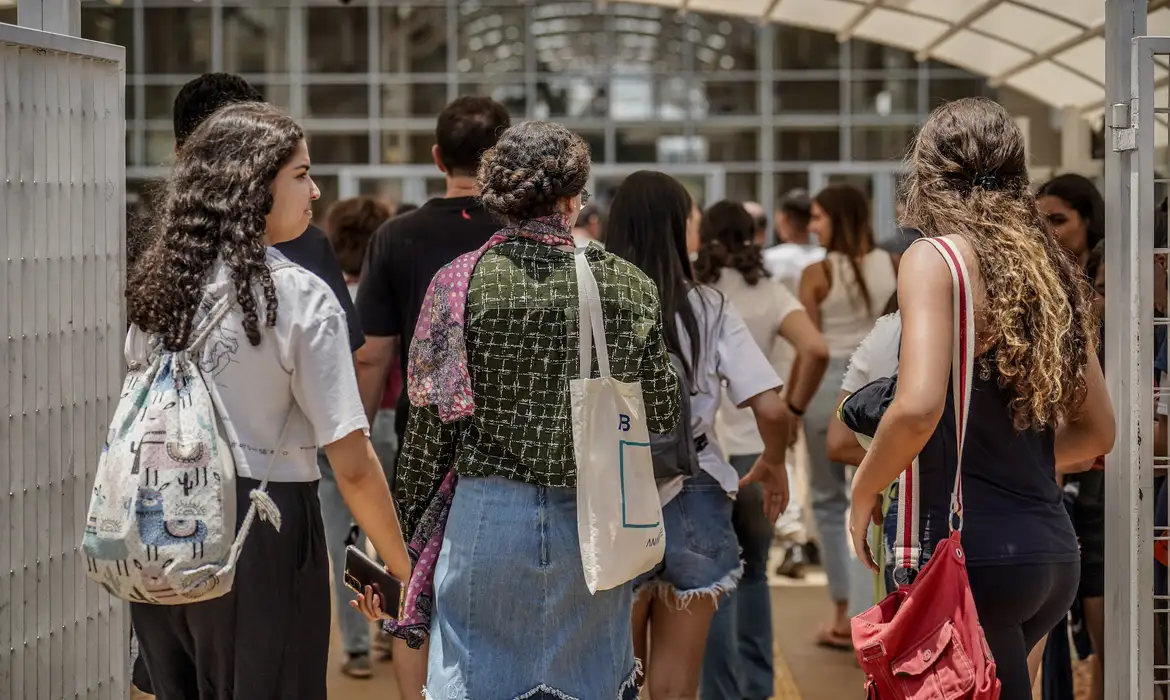 Pedidos de isenção da taxa do Enem podem ser feitos até sexta-feira -  (crédito: EBC)