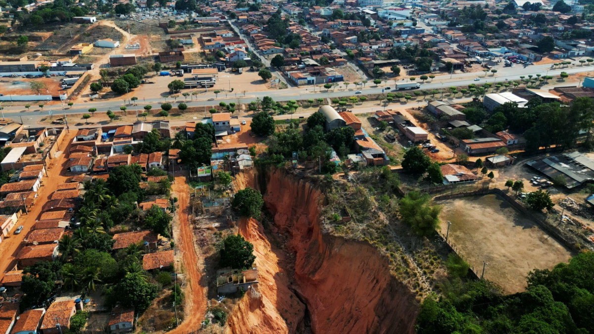 As voçorocas que ameaçam cidade brasileira - e são problema global