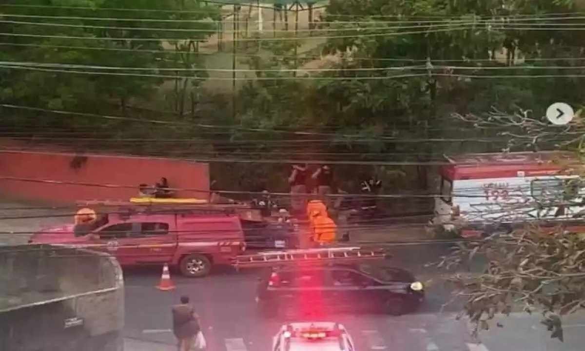 Depois de ser espancado, Evandro José Braga foi empurrado no Córrego Cercadinho e fraturou o pescoço -  (crédito: Meu Bairro Buritis/Adriana Souza/Reprodução)