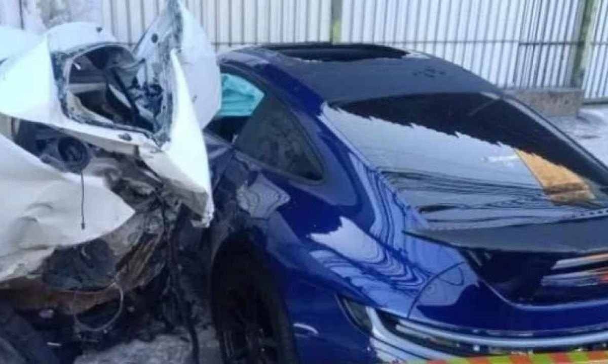 Porsche envolvida na batida contra um Renault, que matou o motorista do carro atingido -  (crédito:  Reprodução/ Redes Sociais)