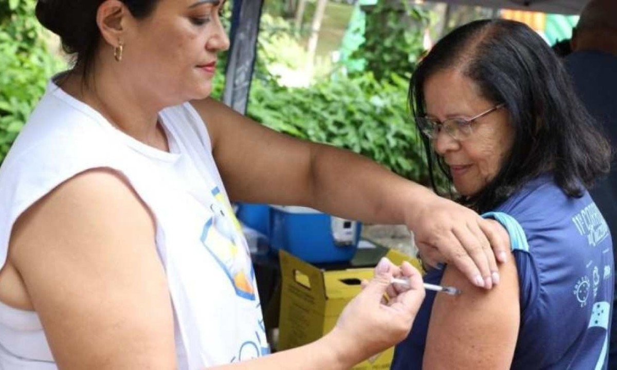 PBH reforça convocação dos idosos para receberem vacina contra a gripe -  (crédito: Adão de Souza/ PBH)