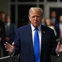 Trump ameaçado de desacato em julgamento criminal - ANGELA WEISS / POOL / AFP