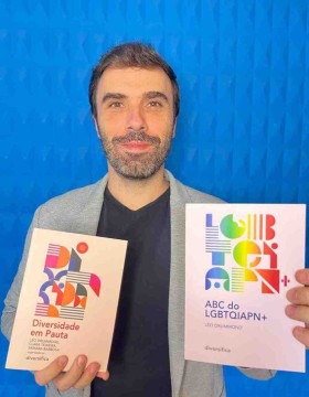 fotos  livros ABC do LGBTQIAPN  e Diversidade em Pauta