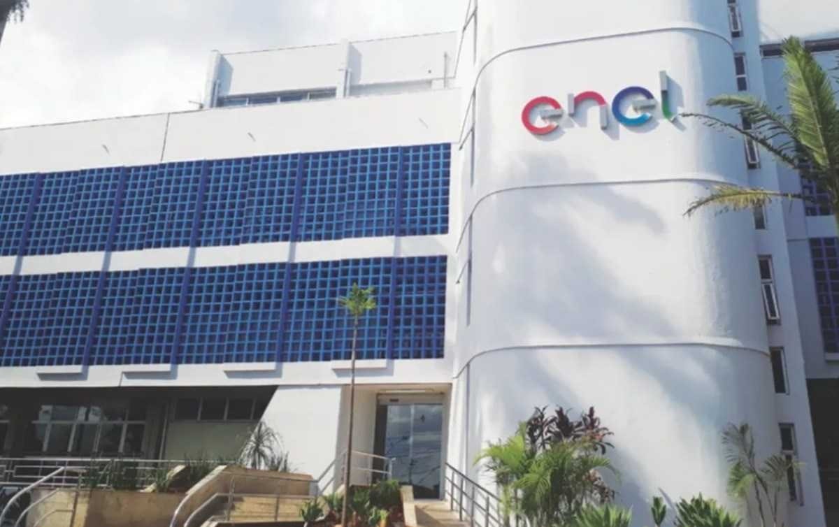 Enel é multada em R$ 10 milhões por falta de energia em réveillon no Ceará