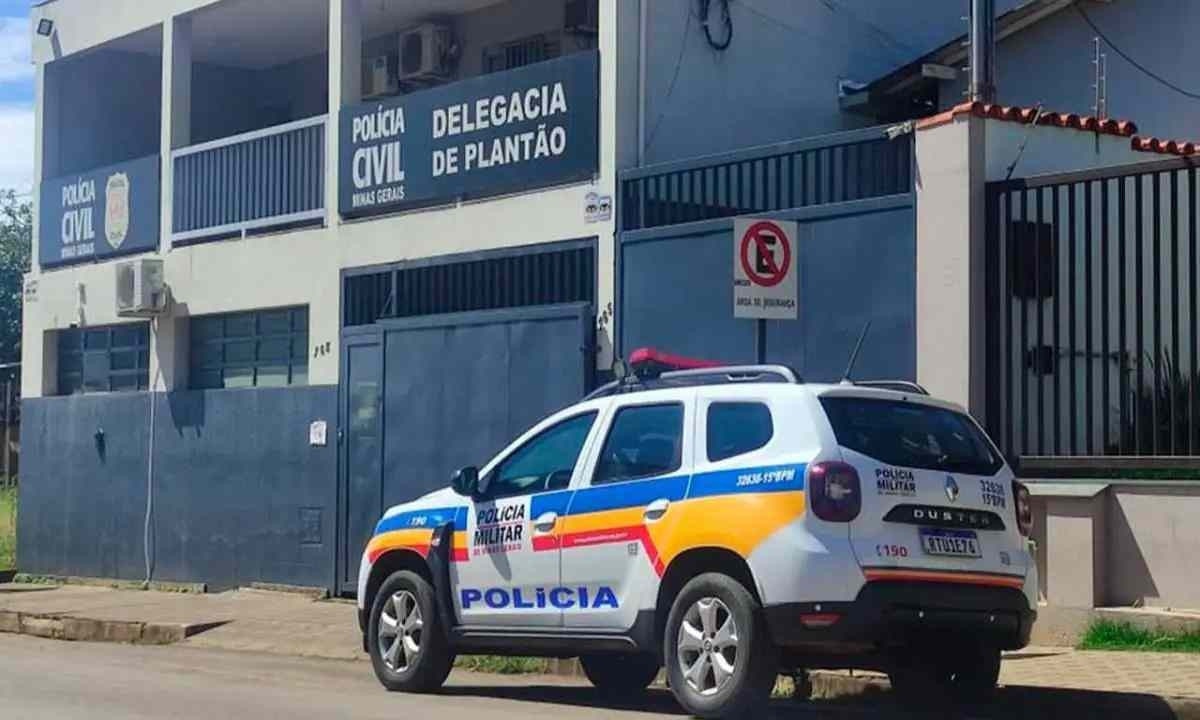 Homem foi detido e levado para a delegacia por falsa comunicação de crime -  (crédito: Divulgação/PMMG)