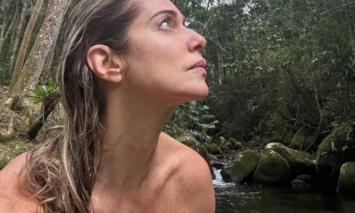 Letícia Spiller bem à vontade em rio no meio da mata -  (crédito: Reprodução/Redes sociais)