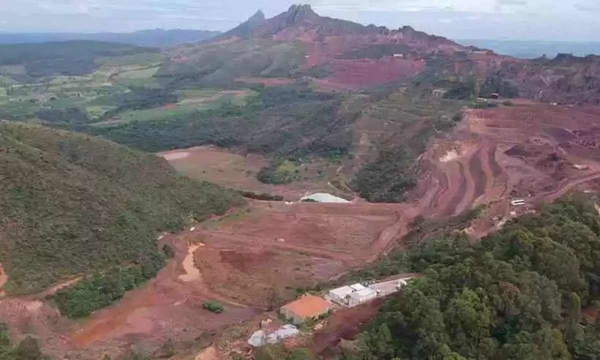 Vista área das barragens de Brumadinho -  (crédito: EDÉSIO FERREIRA/EM/D.A.PRESS)