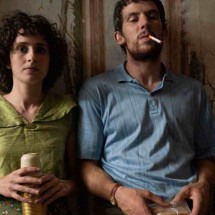 Carol Duarte vive brasileira que tenta a vida na Itália em "La chimera" - Filmes da Mostra/Divulgação
