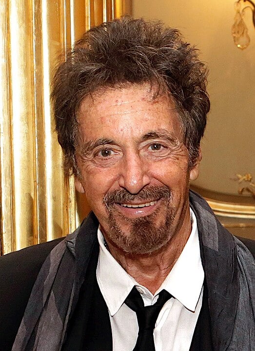 Al Pacino vai estrelar filme de terror sobrenatural com Dan Stevens - Embaixada da Argentina - wikimedia commons 