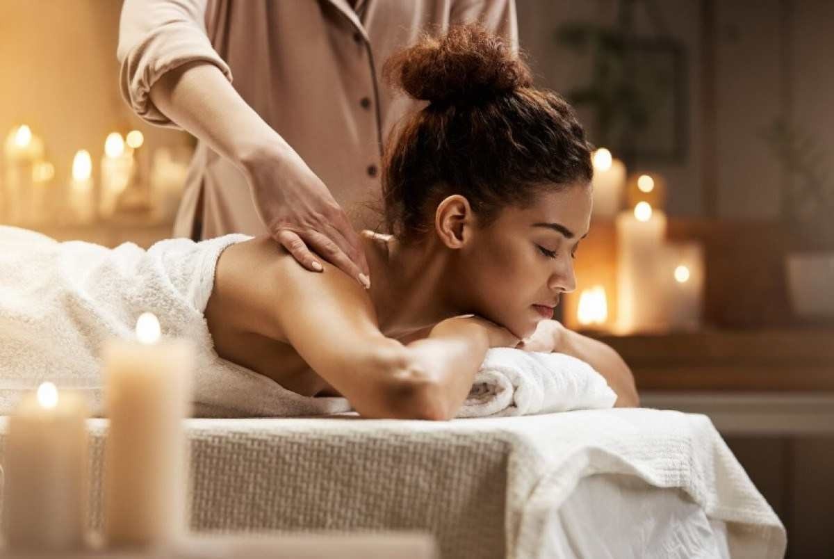ABC das massagens: confira as diferenças entre as técnicas 